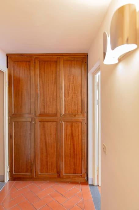 Elegant Apartment Near Piazza Della Signoria Firenze Bagian luar foto